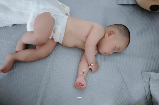 五指山宝宝老打喷嚏怎么办